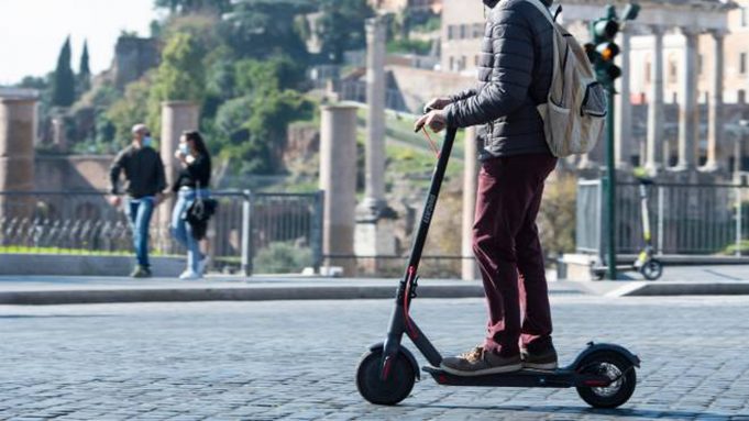 Torna il bonus mobilità: agevolazioni fino a 750 euro per monopattini, bici e trasporti Bonus mobilità