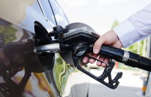 Sconto sul diesel, governo in affanno: 17 cent per dieci giorni mentre la crisi internazionale impone misure tampone caro benzina e gasolio - carburanti
