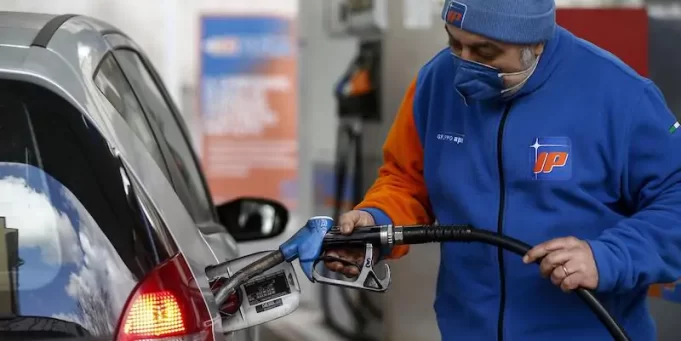 Caro carburanti: prezzi in discesa per benzina e diesel Scende il prezzo della benzina