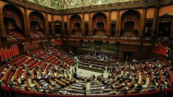 Eutanasia, la Camera approva la legge su morte assistita Camera dei Deputati approva legge su eutanasia salario minimo
