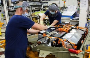 Industria, aprile in crescita: produzione a +0,5% e terzo mese consecutivo in rialzo Imprese. Fiducia. Crescono i prezzi di produzione fiducia lavoro - contratti- produzione industriale