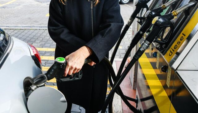 Caro benzina bonus energia CARBURANTE