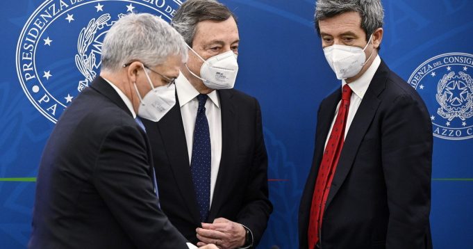 La guerra ‘affossa’ il Pil. Def presentato tra crisi delle imprese e nuove povertà Draghi Franco e Orlando, presentazione Def. Idea Recovery di Guerra