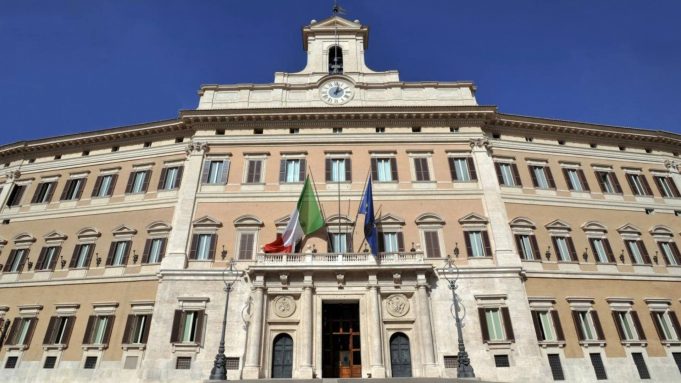 Def. In Italia pressione fiscale più alta d’Europa: tassazione al 49% Palazzo Montecitorio