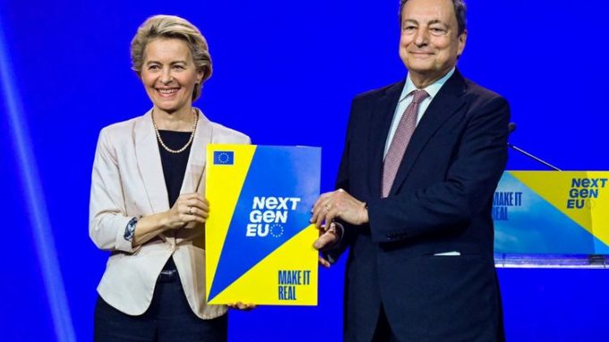 Pnrr, Commissione Ue ha versato all’Italia la prima rata da 21 miliardi Pnrr Ursula von der Leyen e Mario Draghi