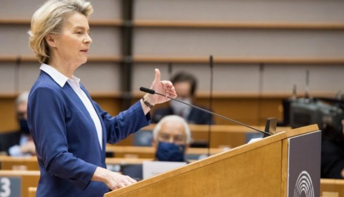 Stop a carbone, navi e tir: il quinto pacchetto di sanzioni alla Russia ‘puntano’ all’energia Ursula Von der Leyen - sanzioni gas