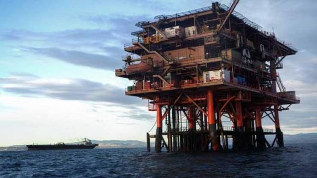 gas e petrolio - piattaforma in mare