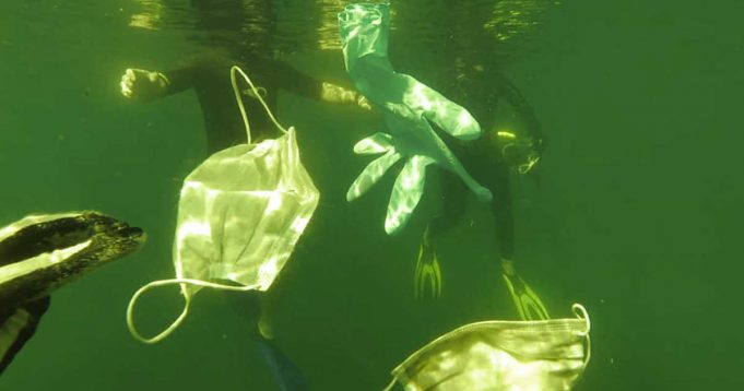 Covid: 46 miliardi di mascherine usate dagli italiani, ma ora è allarme ambientale Covid: mascherine abbandonate, è allarme ambientale
