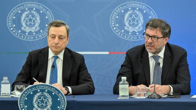 Decreto aiuti. Incentivi e investimenti per le imprese: tutte le misure del Governo Aiuti per le imprese - Conferenza stampa Draghi e Giorgetti