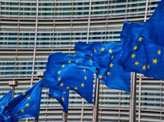 Pnrr, via libera della Commissione Ue alla nona rata: all’Italia altri 12,8 miliardi Pnrr, bandiere europa, decontribuzione italia
