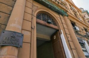 Corte dei Conti, la Campania esce dal disavanzo storico: rendiconto 2025 promosso, ma pesano debito e sanità Palazzo Santa Lucia, sede della Regione Campania - residenze universitarie