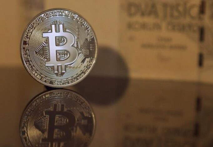 Bitcoin in caduta libera: sotto i 20 mila dollari. Perso il 70% da novembre Bitcoin crollo criptovalute