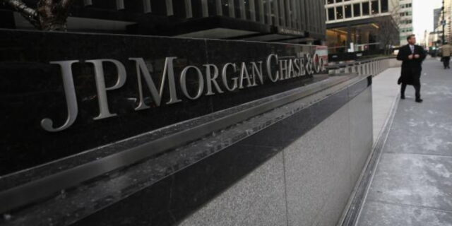 JPMorgan lancia l'allarme in arrivo uragano economico JPMorgan lancia l'allarme in arrivo uragano economico