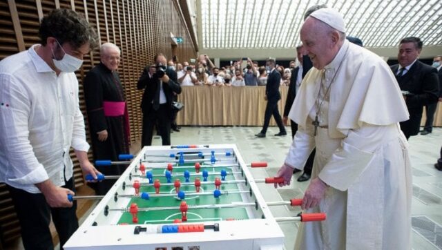 Papa Francesco biliardino