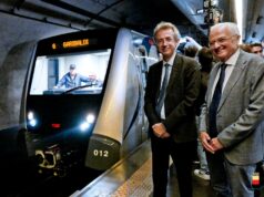 Napoli accende il 5G nella Linea 1: connettività totale in metro, la città accelera sulla smart mobility Manfredi treno metropolitana Napoli