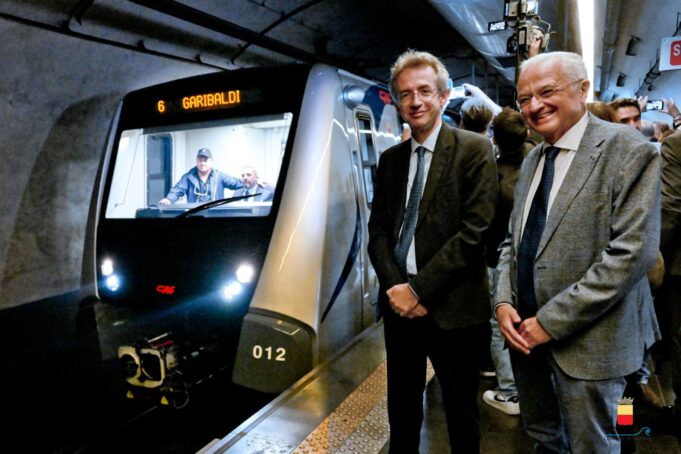 Napoli accende il 5G nella Linea 1: connettività totale in metro, la città accelera sulla smart mobility Manfredi treno metropolitana Napoli