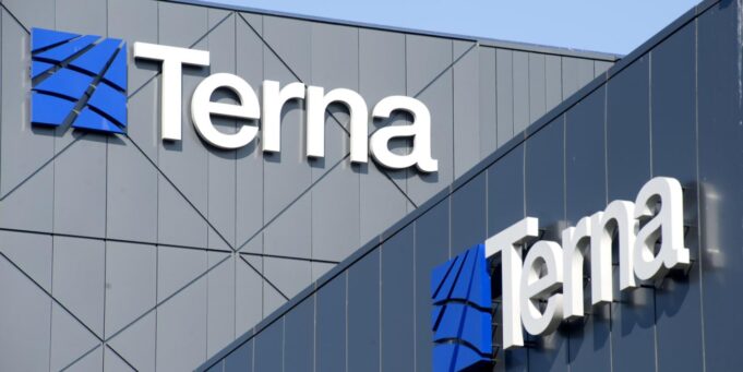 Terna accelera sulla rete elettrica: infrastrutture operative per 800 milioni entro il 2025 Terna Elettrodotto Campania-Sicilia