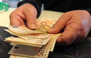 Pagamenti in Italia, Bankitalia: il 50% degli italiani resta legato al contante e alle carte tradizionali Tetto contanti