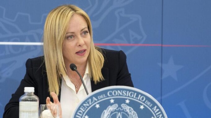 Permesso unico per lavoro e soggiorno, ambiente e difesa: il Cdm accelera sulle riforme europee Meloni Pnrr e Dazi