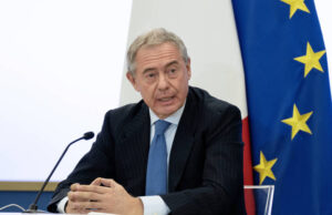 Manovra 2027, Urso svela il piano per l’industria: “Transizione 5.0 diventa strutturale, voucher AI per le PMI” Ministro Urso Imprese - Green deal