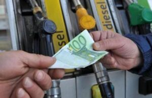 Gasolio a 2,13 €/l: emergenza per PMI e autotrasporto Sud Benzina aumento pieno di benzina - diesel - accise