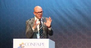I dati preoccupanti della crisi della manifattura italiana: le PMI pagano il prezzo più alto Francesco Napoli Confapi Calabria (benzina) bilancio