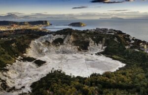 Campi Flegrei, accelerazione dell’esecutivo: in arrivo un decreto-legge ad hoc per l’emergenza e lo sviluppo Campi Flegrei