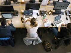 Lavoro, imprese più caute: a maggio previste 544mila assunzioni, 1,7 milioni entro luglio Giovani incertezza lavoro