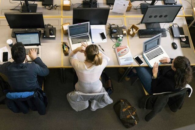 Giovani incertezza lavoro Giovani incertezza lavoro