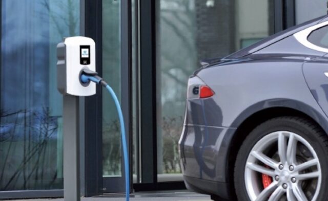 Colonnina ricarica auto elettriche