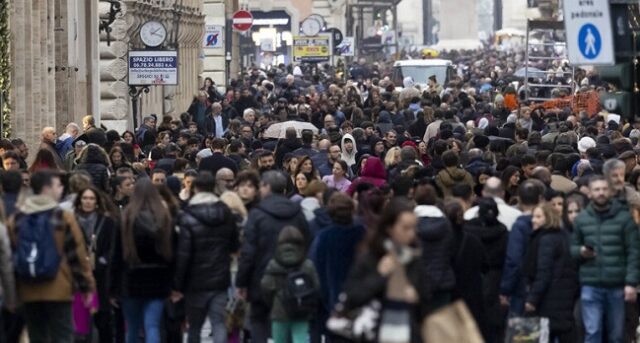 Foto generica società italiani popolo Italiani - società - istat - lavoro sommerso