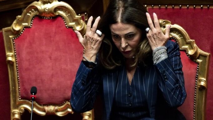 Scossone nel governo Meloni, Santanché ha ufficializzato le dimissioni da ministro Daniela Santanché