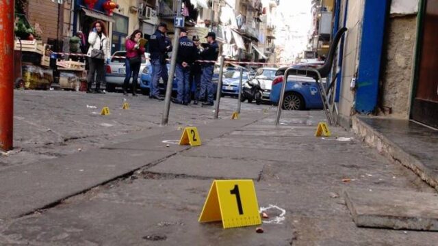Sparatoria Napoli