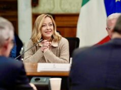 Giorgia Meloni commenta la longevità del suo governo: stabilità, risultati economici e visione di coalizione. Giorgia Meloni - Manovra