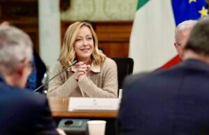 Giorgia Meloni commenta la longevità del suo governo: stabilità, risultati economici e visione di coalizione. Giorgia Meloni - Manovra