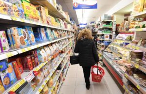 Inflazione in forte risalita ad aprile: +2,7%. Spingono gli energetici, rallentano i servizi Inflazione carrello della spesa shrinkflation