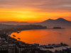 Napoli Capitale del Mediterraneo: evento alla Farnesina per città crocevia tra Europa, Asia e Africa Panorama Napoli tramonto