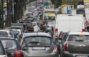 Cna: “Tra carburanti e parcheggi, un anno di lavoro speso per andare al lavoro” Traffico Rc Auto