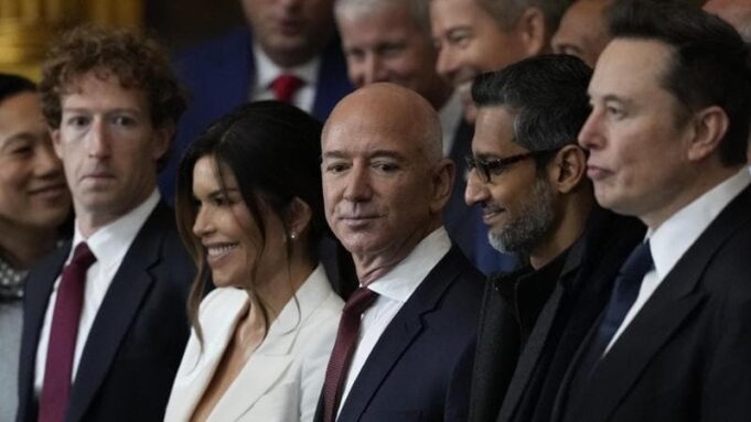 Paperoni senza freni: nel 2025 la grande ricchezza mondiale è cresciuta di 2,2 trilioni di dollari Super ricchi Zuckerberg, Bezos, Musk insediamento trump