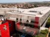 Ferrari risponde ai dazi USA: prezzi in aumento fino al 10% Stabilimento Ferrari