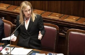 Meloni alla Camera: “Nessun rimpasto, avanti per cinque anni. L’Italia non può permettersi instabilità” Giorgia Meloni