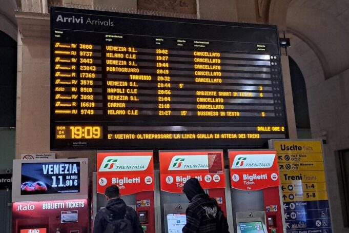 Sciopero nel gruppo FS: da questa sera 24 ore di disagi Sciopero dei treni