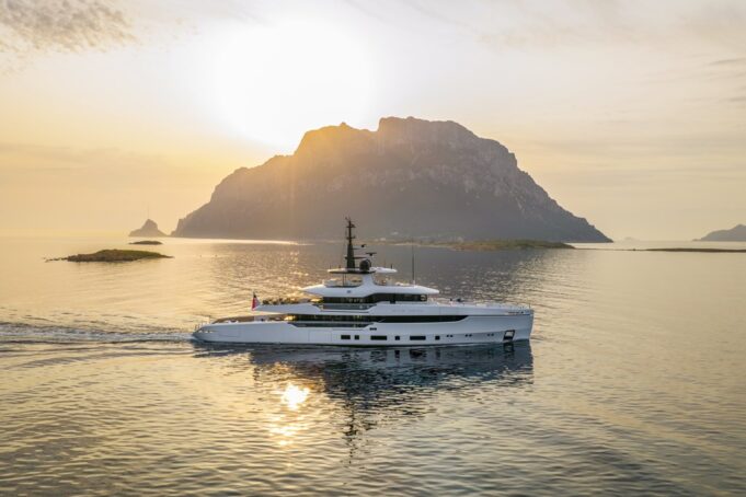 Columbus Yachts presenta Atlantique 47 “M/Y Acqua Chiara”: design nautico e innovazione made in Italy