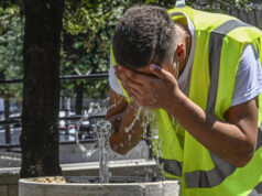 L’economia del caldo: come le estati estreme stanno cambiando costi, produttività e modelli d’impresa Lavoratore sotto al sole refrigerio caldo