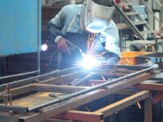 Lavoro, marzo segna una frenata: occupazione in calo e inattivi in aumento. Scende la disoccupazione, ma sale quella giovanile Lavoro saldatore