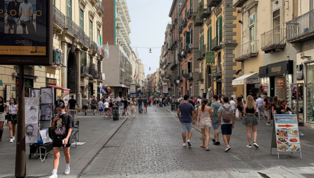 Via Toledo Napoli Foto Wikipedia Via Toledo Napoli