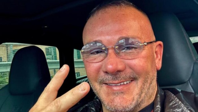 Angelo Napolitano accusato di vendere telefonini in nero