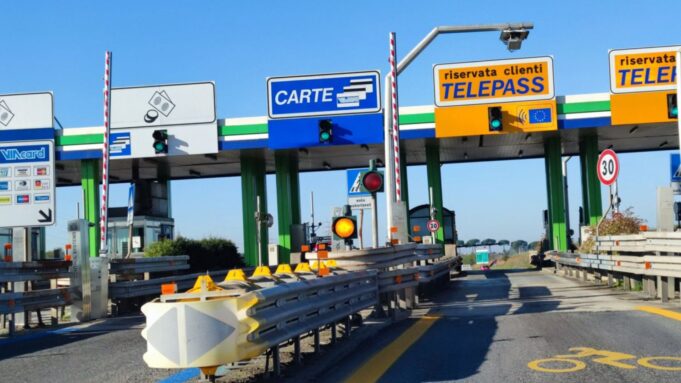 Amara sorpresa di inizio anno: scatta la stangata sui pedaggi autostradali Autostrade pedaggi