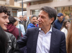 Conte accusa Meloni: “Violata la Costituzione sostenendo gli attacchi in Iran. Altro che Sigonella‑bis” Giuseppe Conte Elezioni regionali Calabria