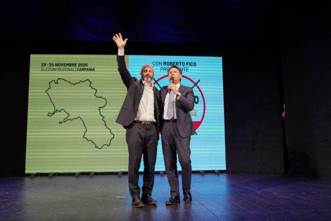 Conte lancia l’offensiva etica in Campania: “Gli impresentabili? Tutti a destra” Roberto Fico Giuseppe Conte regionali campania